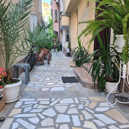 נסבר Guest Rooms Kostovi מראה חיצוני תמונה