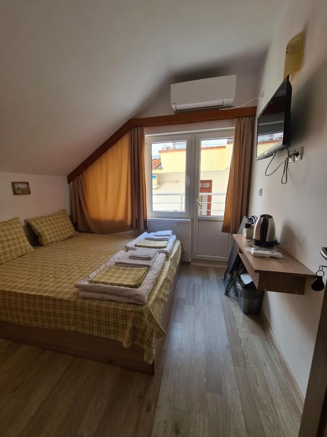 נסבר Guest Rooms Kostovi מראה חיצוני תמונה