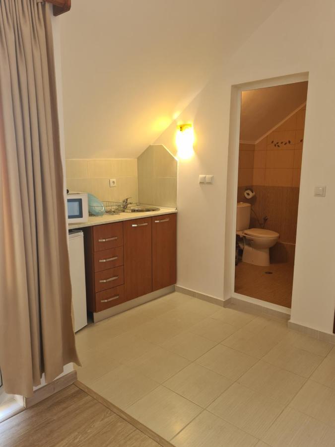 נסבר Guest Rooms Kostovi מראה חיצוני תמונה