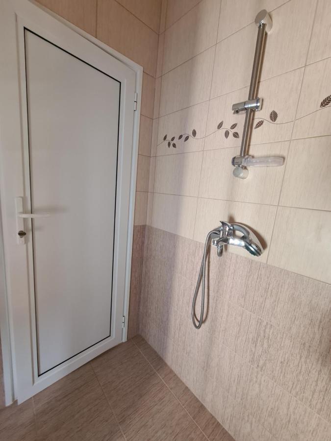 נסבר Guest Rooms Kostovi מראה חיצוני תמונה