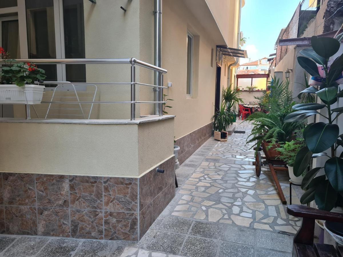 נסבר Guest Rooms Kostovi מראה חיצוני תמונה