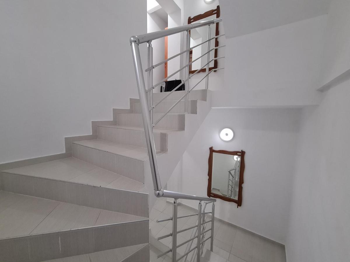 נסבר Guest Rooms Kostovi מראה חיצוני תמונה