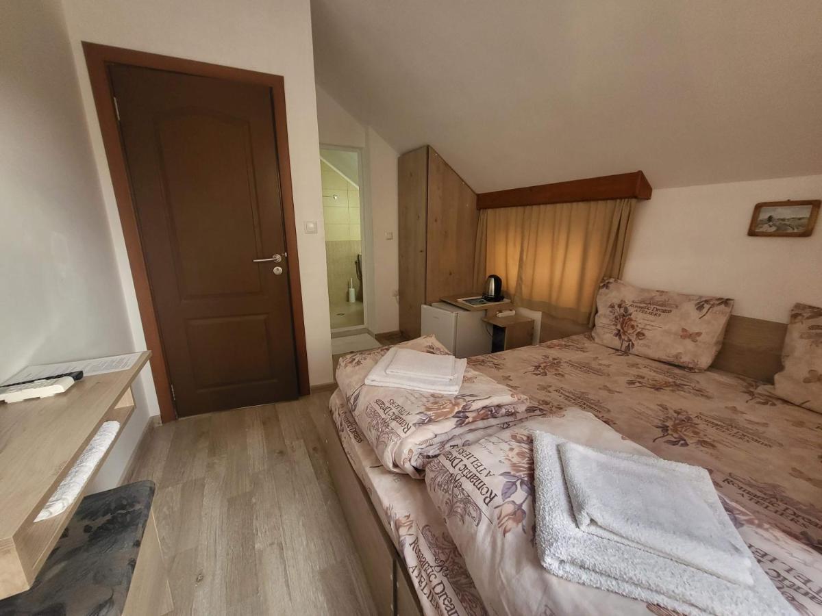 נסבר Guest Rooms Kostovi מראה חיצוני תמונה