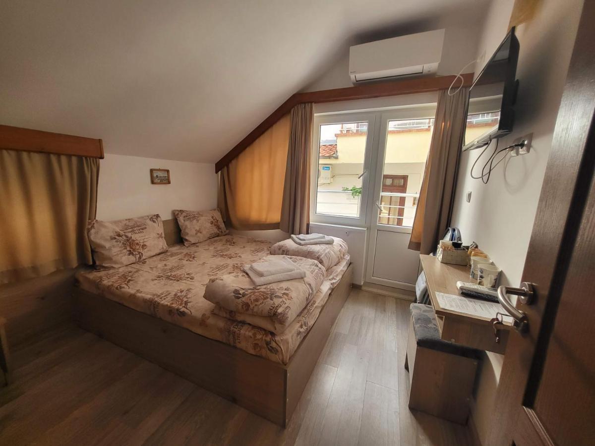 נסבר Guest Rooms Kostovi מראה חיצוני תמונה