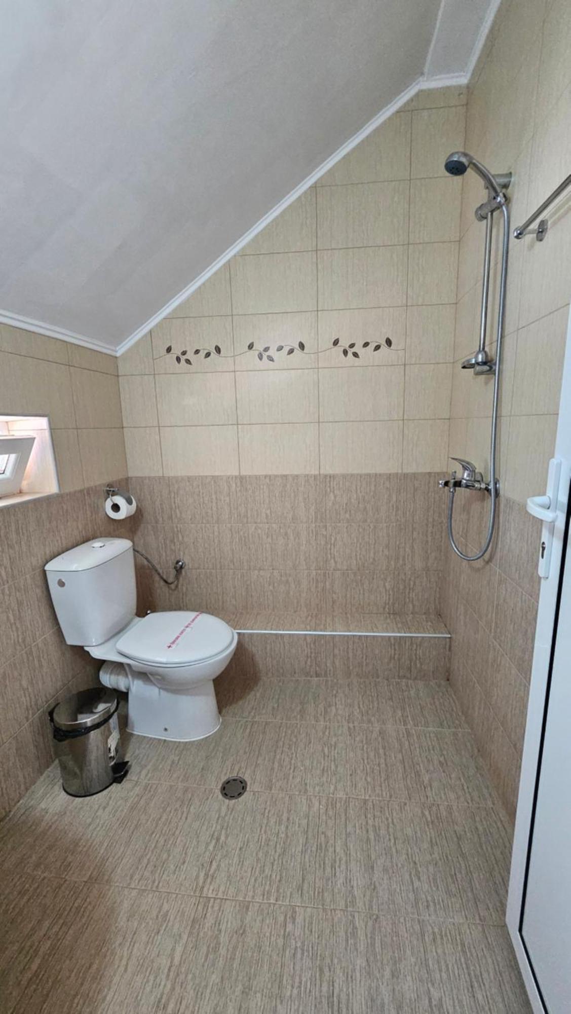 נסבר Guest Rooms Kostovi מראה חיצוני תמונה
